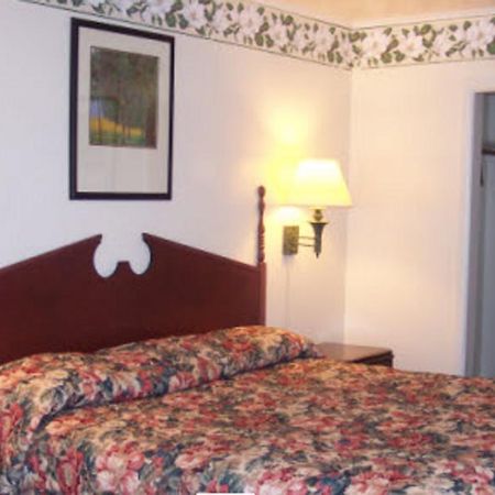 Shore Hills Motel Манасквен Экстерьер фото