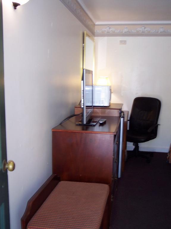 Shore Hills Motel Манасквен Экстерьер фото