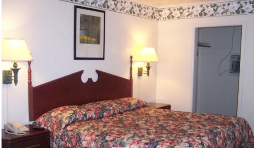 Shore Hills Motel Манасквен Экстерьер фото