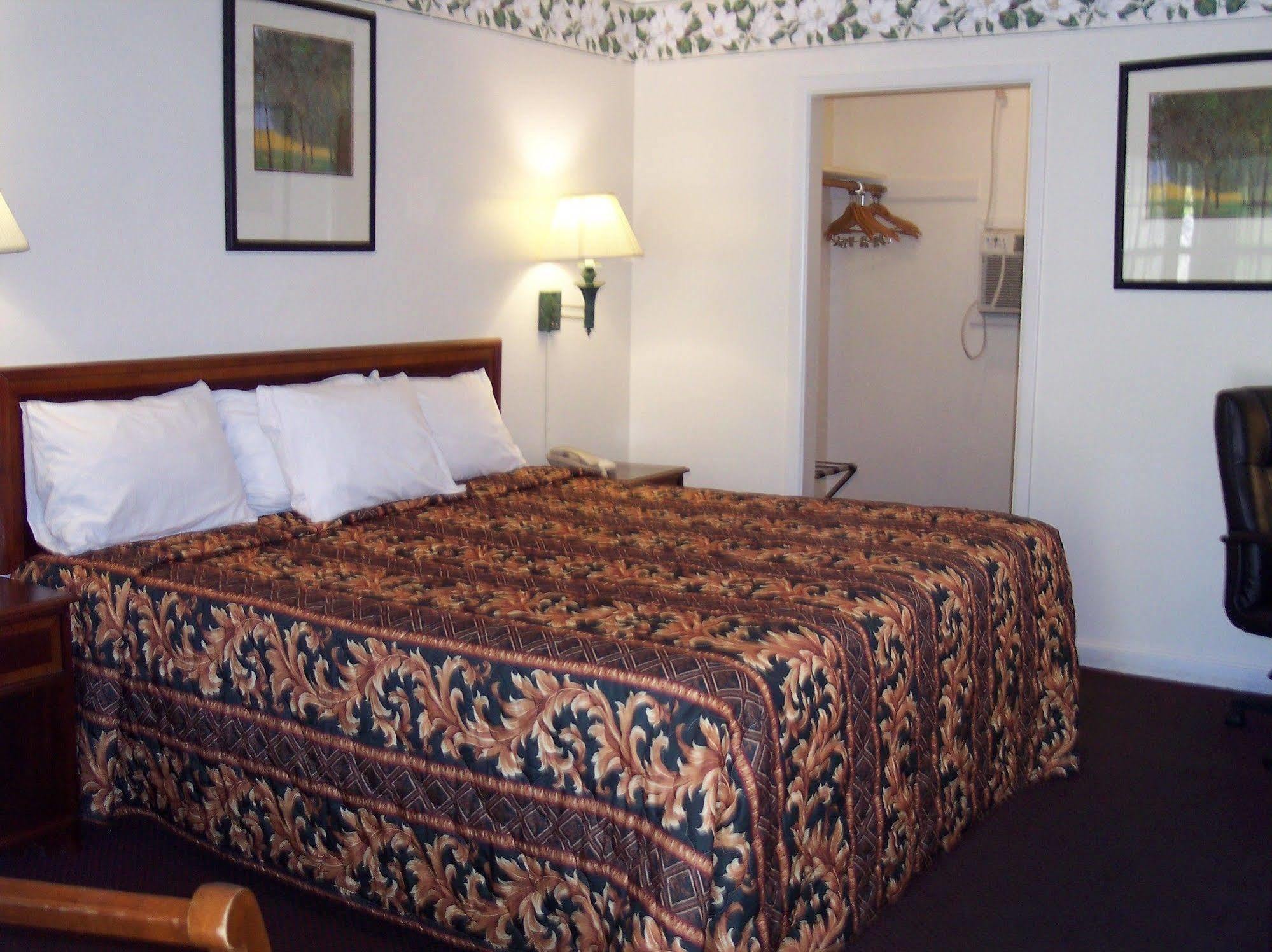 Shore Hills Motel Манасквен Экстерьер фото
