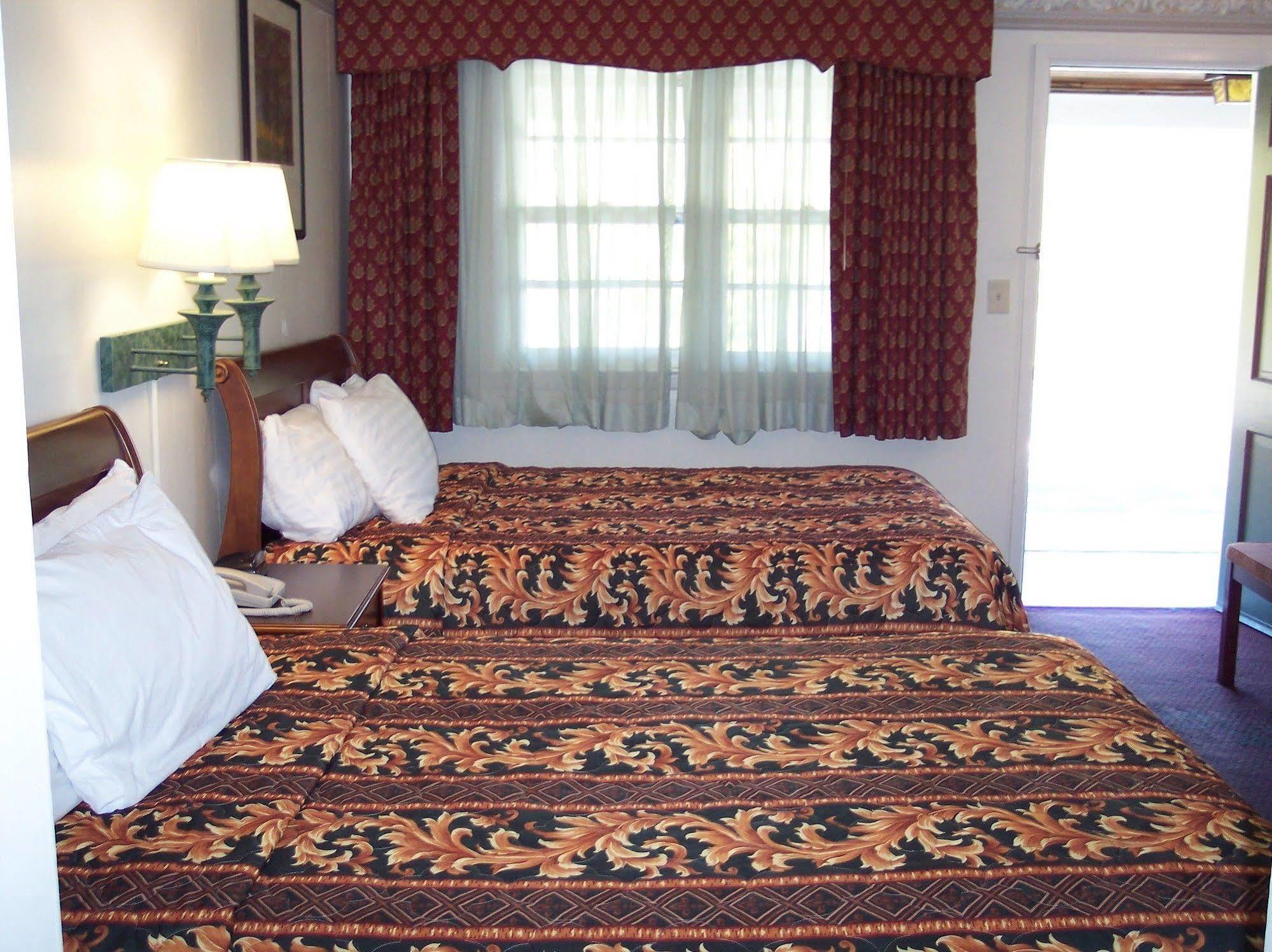Shore Hills Motel Манасквен Экстерьер фото