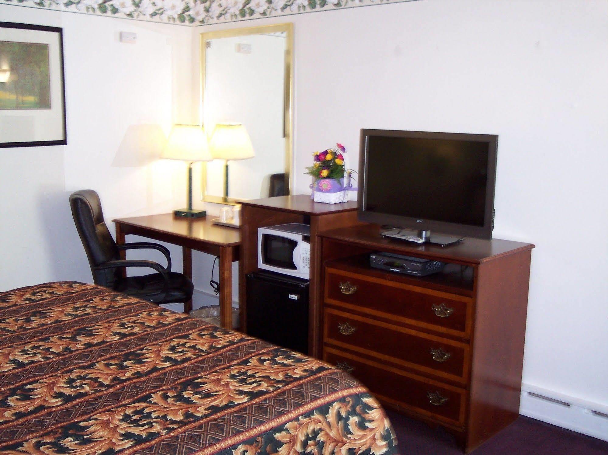Shore Hills Motel Манасквен Экстерьер фото