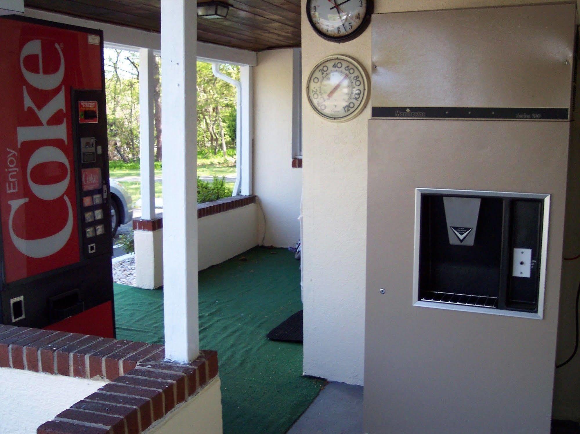 Shore Hills Motel Манасквен Экстерьер фото